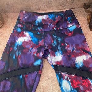 Multicolored, mesh patterned workout leggings